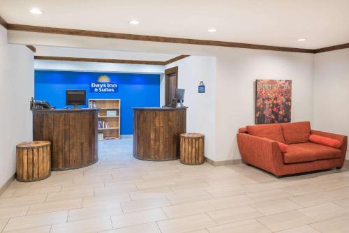 The lobby or reception area at Days Inn by Wyndham Osage Beach Lake of the Ozarks