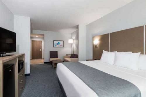 Gallery image of Days Inn & Suites by Wyndham Houston NW Cypress in Cypress