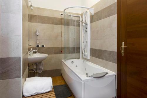 a bathroom with a bath tub and a sink at Agriturismo Il Falco in Velletri