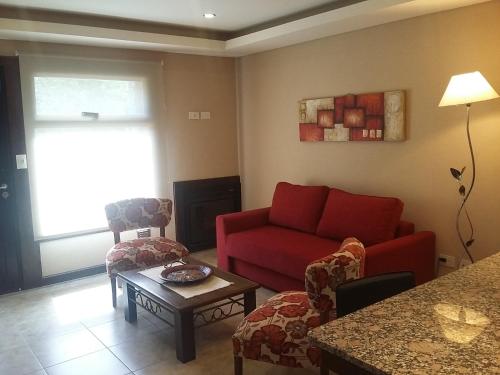 Ruang duduk di Aparts Calafate Suites