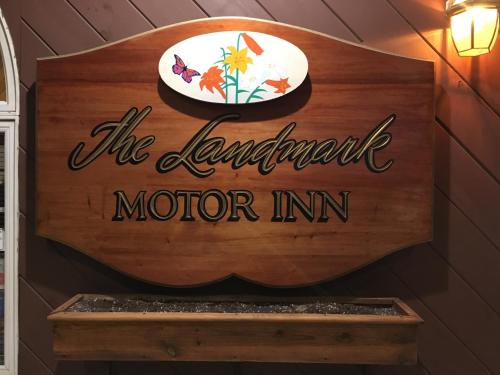 Sijil, anugerah, tanda atau dokumen lain yang dipamerkan di Landmark Motor Inn