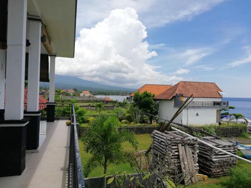 a balcony of a house with a view of the ocean at Rivera Beach in Amed