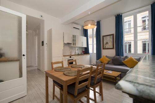 a kitchen and living room with a table and chairs at Bordeaux Village Blaye in Blaye