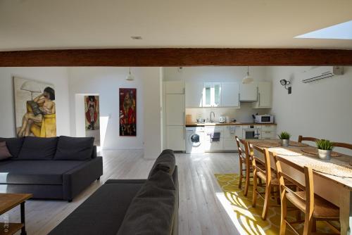 a living room with a couch and a table at Bordeaux Village Blaye in Blaye