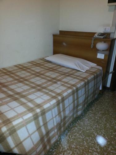 Katil atau katil-katil dalam bilik di Hotel Lombardia