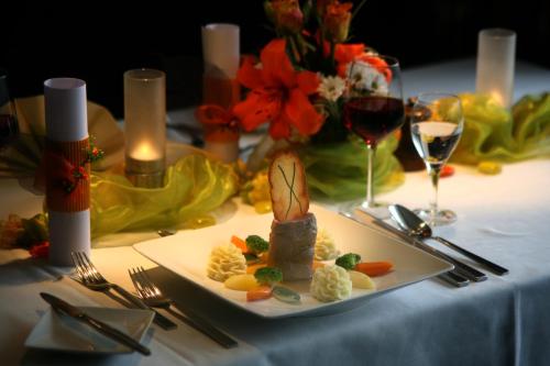 a plate of food on a table with a glass of wine at Bremer Schlüssel in Braunlage