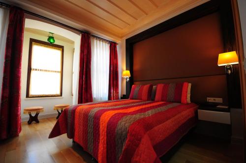 מיטה או מיטות בחדר ב-Ottopera Hotel