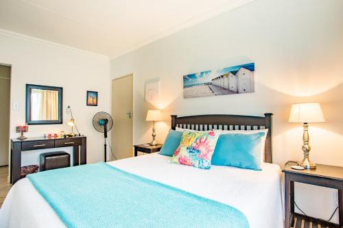 Postel nebo postele na pokoji v ubytování LeoZet Self catering apartment