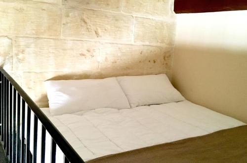 Una cama o camas en una habitación de Xemx