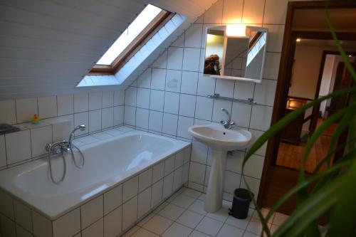 Bilik mandi di Herberg Thijssen