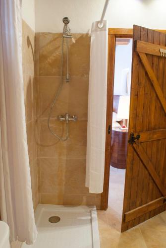 a shower with a shower curtain in a bathroom at Casa De Campo De Oliveiras in Penela