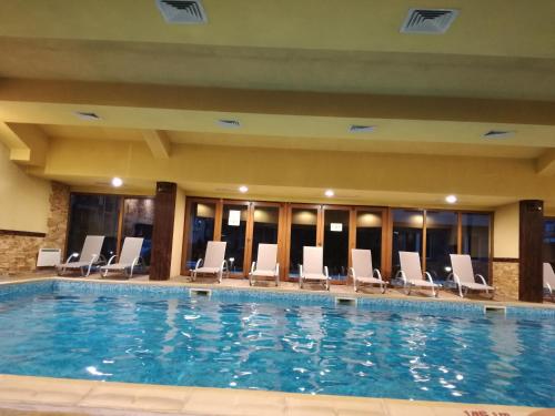 Swimmingpoolen hos eller tæt på Private studio in a hotel complex, central in Bansko