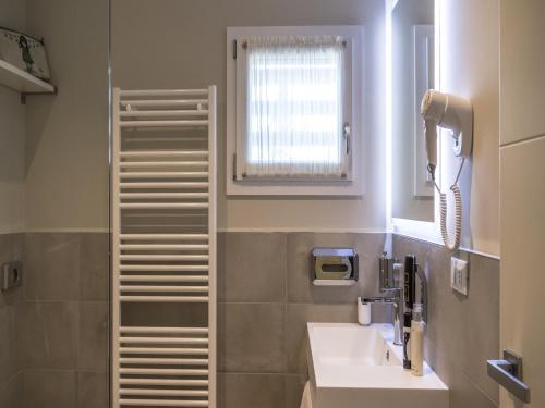 a bathroom with a sink and a mirror at Hotel Buena Onda in Peschiera del Garda