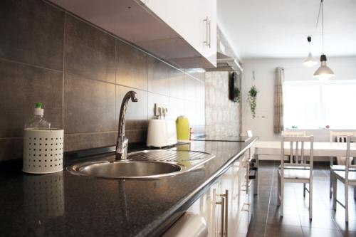 Η κουζίνα ή μικρή κουζίνα στο Easy4Stay