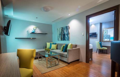 a living room with a couch and a table at Dalian Peak Hotel in Angeles