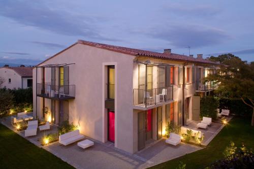 an image of a house at night with lights at Hôtel Montmorency & Spa in Carcassonne