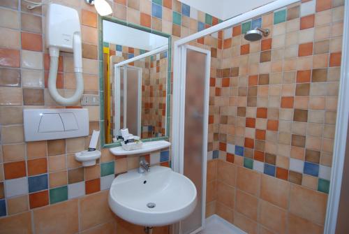 a bathroom with a sink and a mirror at Hotel La Pergola in Grezzana