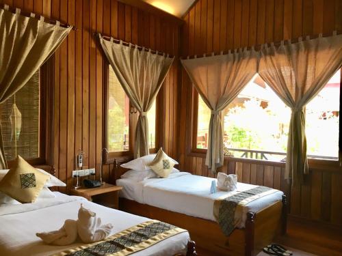 Postel nebo postele na pokoji v ubytování Inle Cottage Boutique Hotel