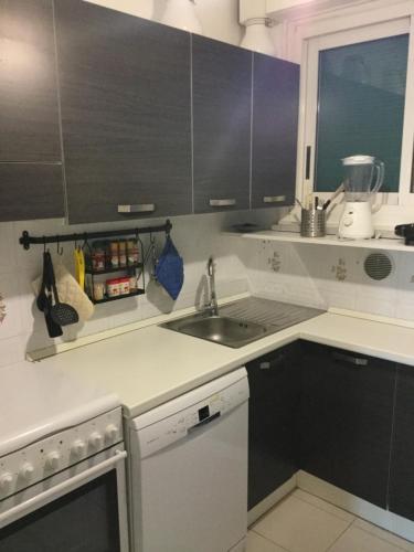 A kitchen or kitchenette at Marina Capo Pino