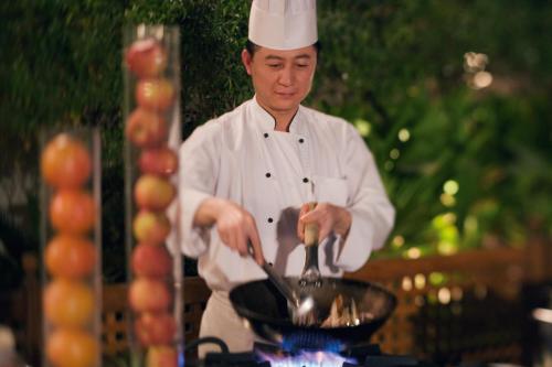 Mövenpick Hotel & Apartments Bur Dubaiの宿泊客