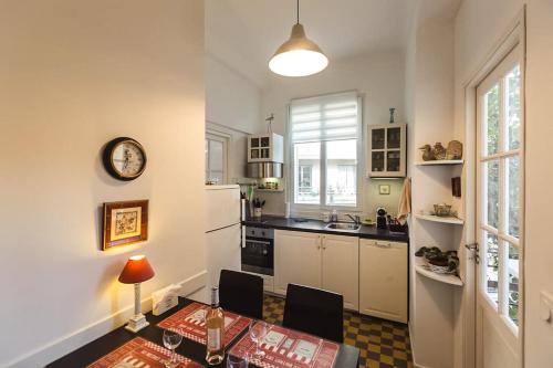 Photo de la galerie de l'établissement City Center Nice, 2 bedrooms, 2 balconies, AC, à Nice