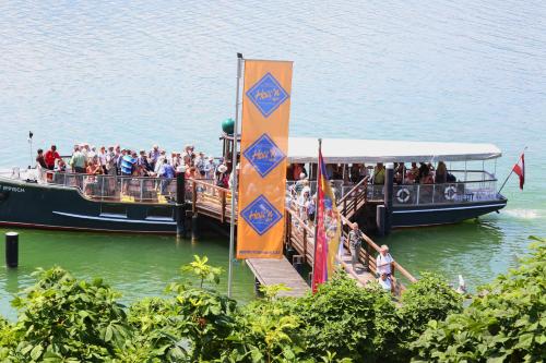 a group of people on a boat in the water at Seegasthof Hois'n Wirt - Hotel mit Wellnessbereich in Gmunden