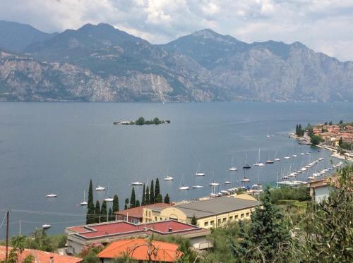 Fotografia z galérie ubytovania Hotel Carlo v destinácii Brenzone sul Garda