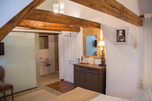 A bathroom at L'Ostello Altstadthotel