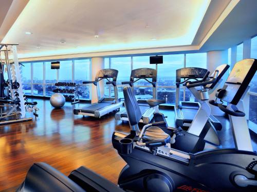 
The fitness centre and/or fitness facilities at ASTON Makassar Hotel & Convention Center
