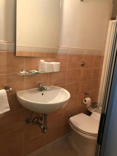 Koupelna v ubytování Hotel Romagna