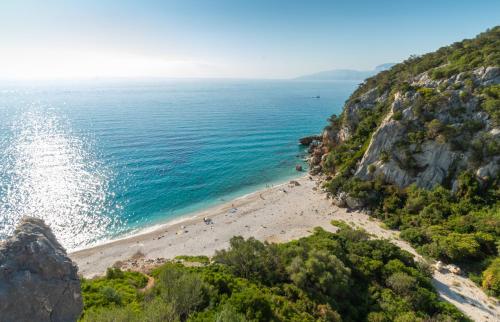 a view of a beach with people on it at Villa Sangemi in Àrbatax