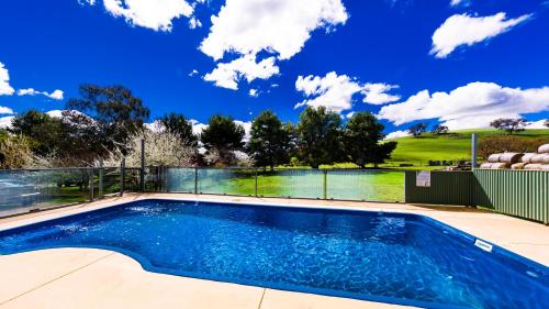 The swimming pool at or close to Hillview Farmstay