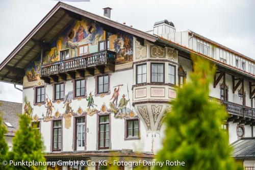 a building with a painting on the side of it at Schmied von Kochel in Kochel