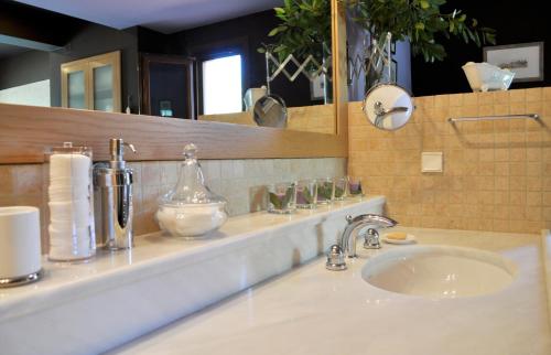 A bathroom at Anna's Mansion