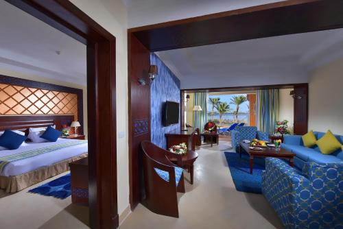 Ліжко або ліжка в номері Sea Beach Aqua Park Resort