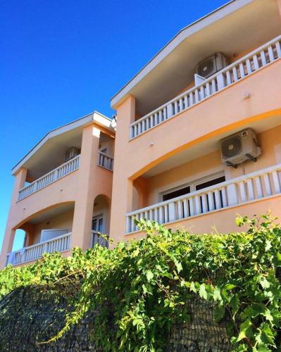 Gallery image of Apartmani Raueiser in Sućuraj