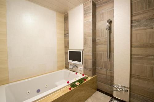 ホテル アンジュエトワール 堺 - Adult Only tesisinde bir banyo