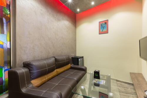  Green Palace Hotel -  Chambre  photo :   Minibar    Shower    Safety deposit box                           