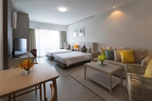 a large living room with a couch and a bed at Kantary Hills Hotel, Chiang Mai in Chiang Mai