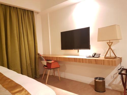 Ferra Hotel and Garden Suitesにあるテレビまたはエンターテインメントセンター