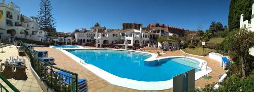 The swimming pool at or close to Pueblo Blanco