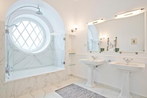Ванная комната в Estoril House, 18