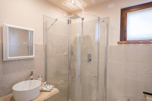 a bathroom with a shower and a sink at Agriturismo Ca' Zerbetto in Bardolino
