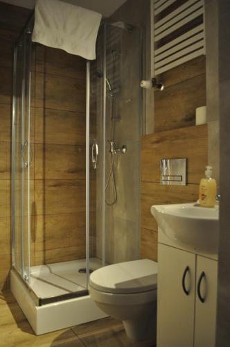 Salle de bains dans l'établissement OperaHostel