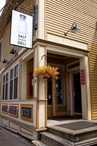 Salt Shaker Deli & Inn – Photos 2
