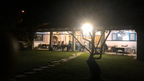Giardino di Hotel S'Ortale Possibilità di Parcheggio interno e Ristorante all'aperto