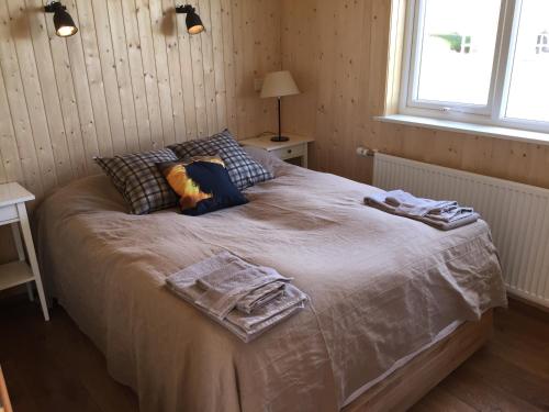 a bedroom with a bed with two towels on it at Sodulsholt Cottages in Sodulsholt