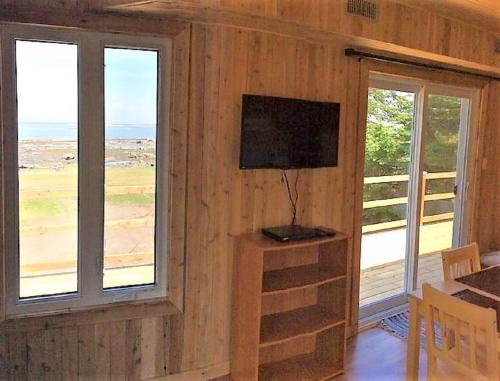 Μια τηλεόραση ή/και κέντρο ψυχαγωγίας στο Domaine Annie Sur Mer