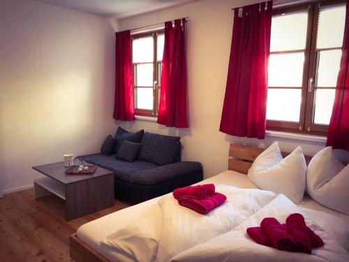 Una cama o camas en una habitación de Bergblick