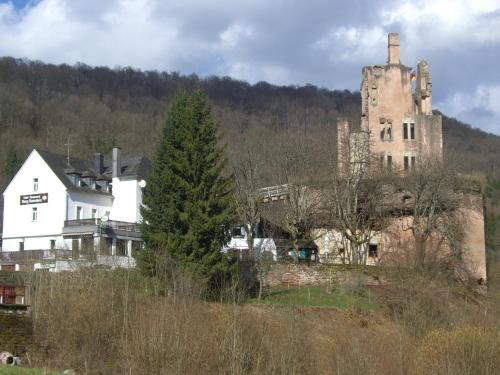 an old castle sitting on top of a hill at Hotel-Restaurant Burg-Ramstein in Kordel